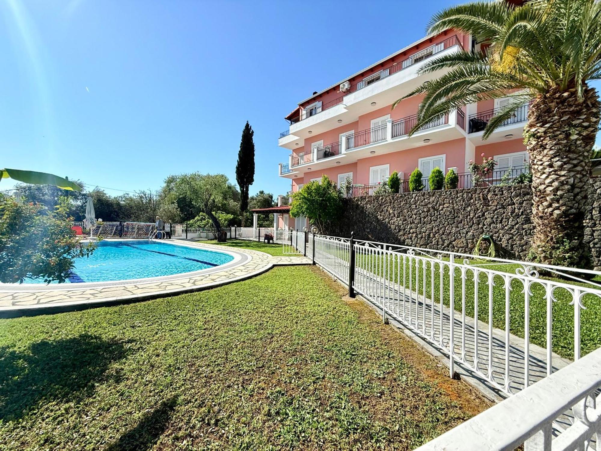 Thomas Apartments Дассия Экстерьер фото
