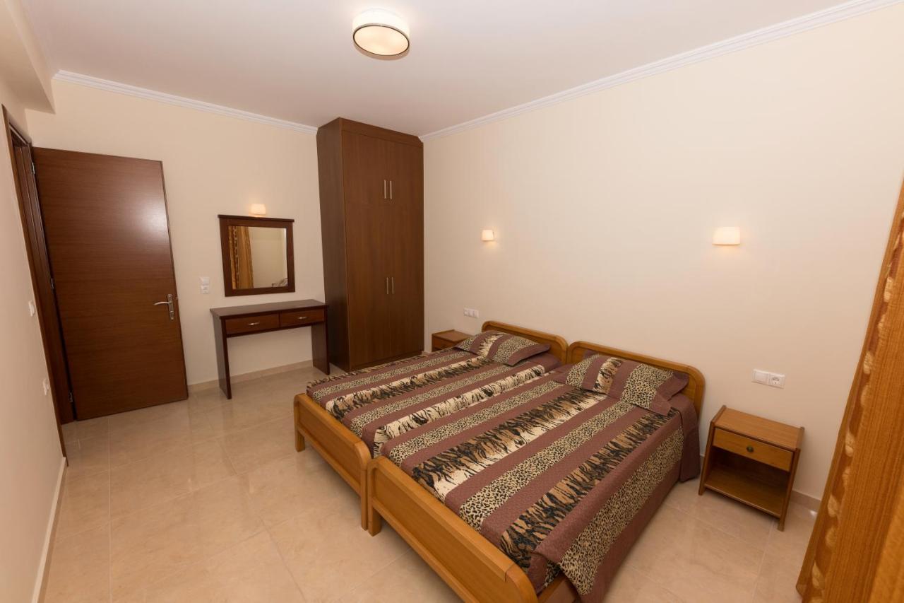Thomas Apartments Дассия Экстерьер фото